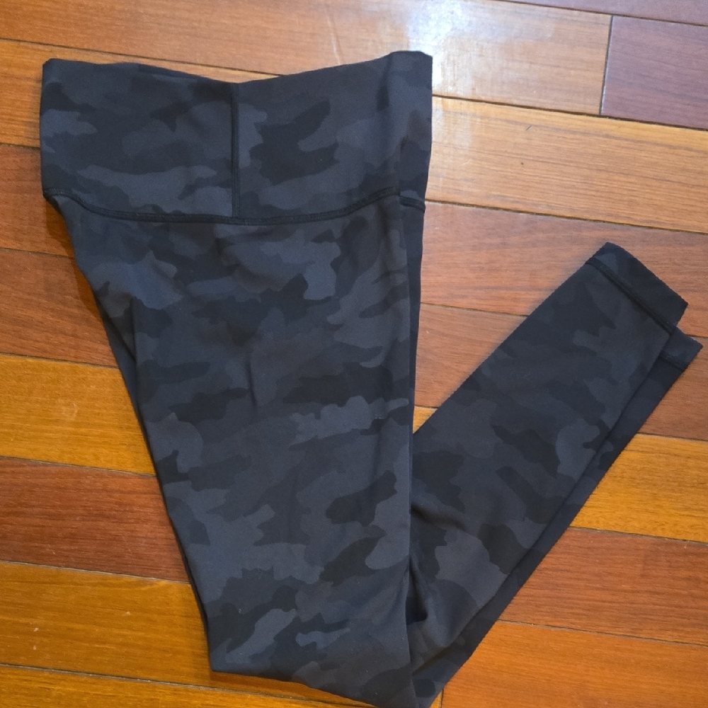 lululemon athletica Women's Black & Dark Gray Camo Leggings